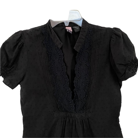 Love on a Hanger Black Swiss Dot Mock Neck Crochet Panel Front Blouse Sz Lg - Picture 7 of 9